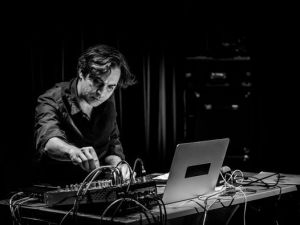 Apéro Concert Musique Action #37 • Yannis Kyriakides-rimg-w526-h395-gmir[1].jpg